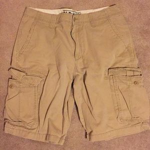 Beige Old Navy Men’s size 33 cargo shorts